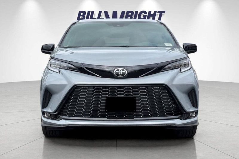 New 2026 Toyota Sienna XSEImage 8