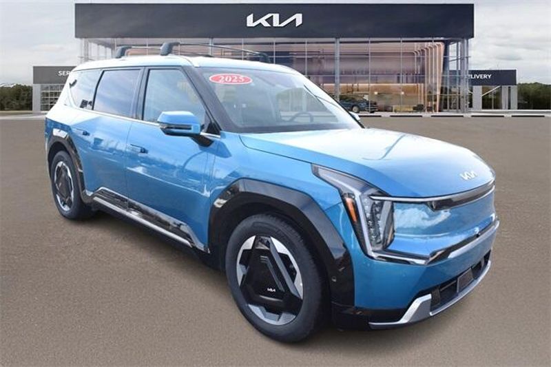 2025 Kia EV9 LandImage 10