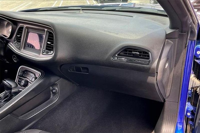 2022 Dodge Challenger SXTImage 16