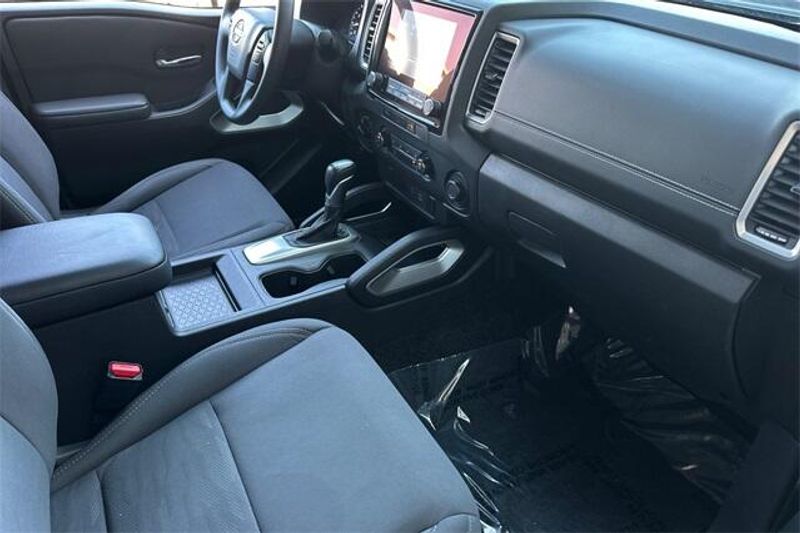 Used 2023 Nissan Frontier SVImage 13