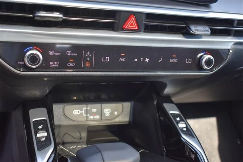 New 2025 Kia Sorento SXImage 29