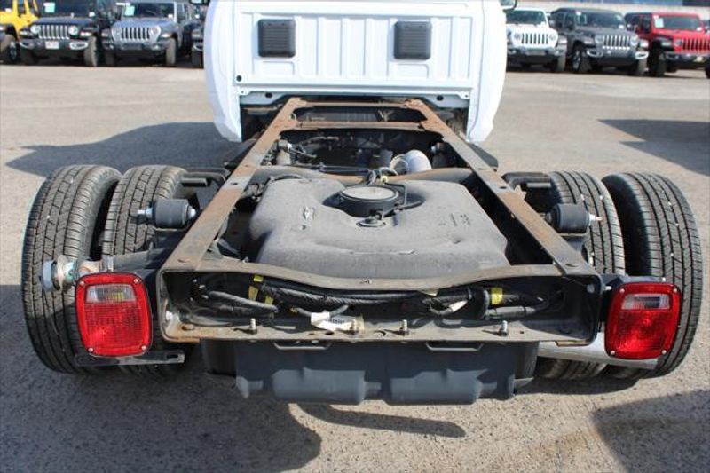 2023 RAM 3500 Chassis Cab Tradesman/SLTImage 6