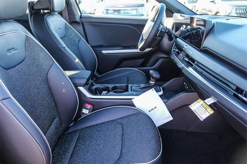 New 2025 Kia K4 GT-LineImage 9