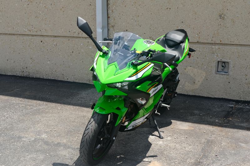 2025 Kawasaki NINJA 500 KRT EDITION LIME GREEN AND EBONY AND PEARL BLIZZARD WHITE Image 10