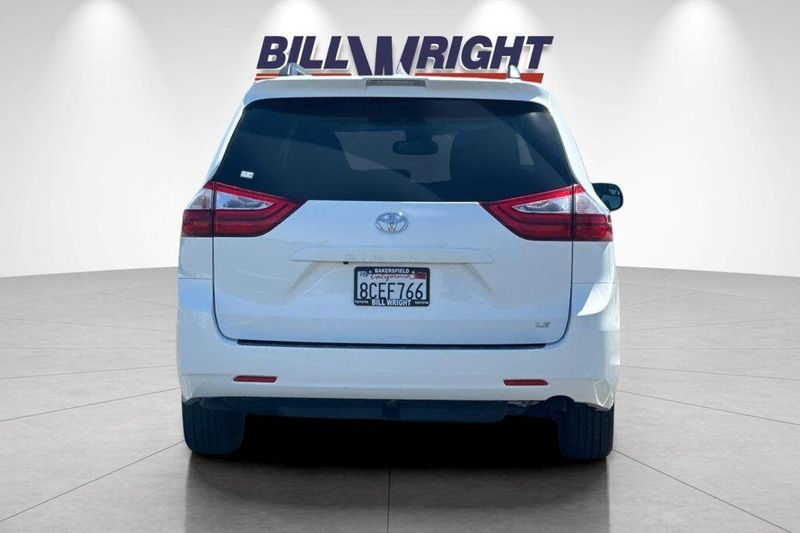 Used 2018 Toyota Sienna LEImage 4