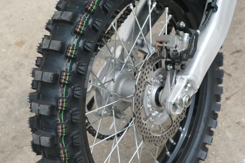 2025 Kawasaki KX450 LIME GREEN Image 11