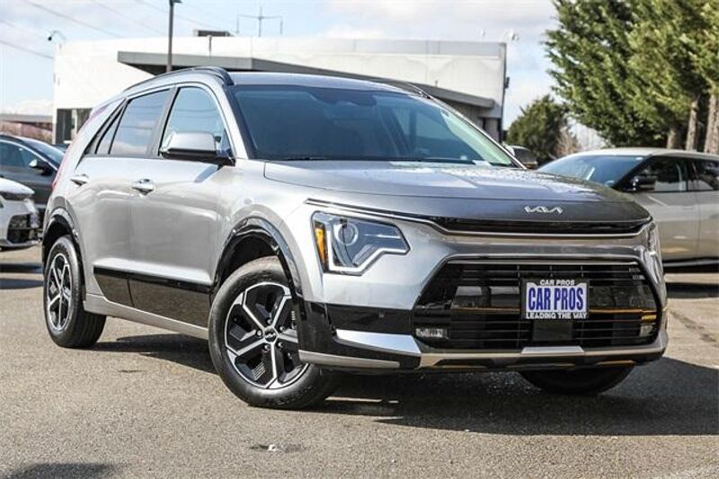 2025 Kia Niro SXImage 2