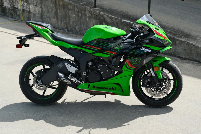 2024 Kawasaki NINJA ZX6R ABS KRT EDITION LIME GREEN AND EBONY Image 2