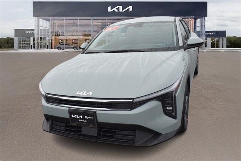 New 2025 Kia K4 LXSImage 8