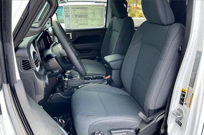 New 2025 Jeep Gladiator Willys 4x4Image 8