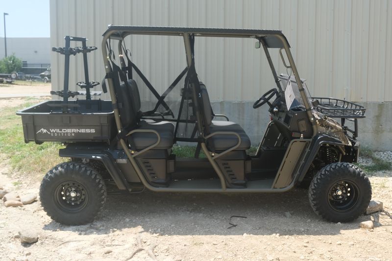 2025 LANDMASTER AMP CREW CAB WILDERNESS EDITION FOREST GREEN Image 11