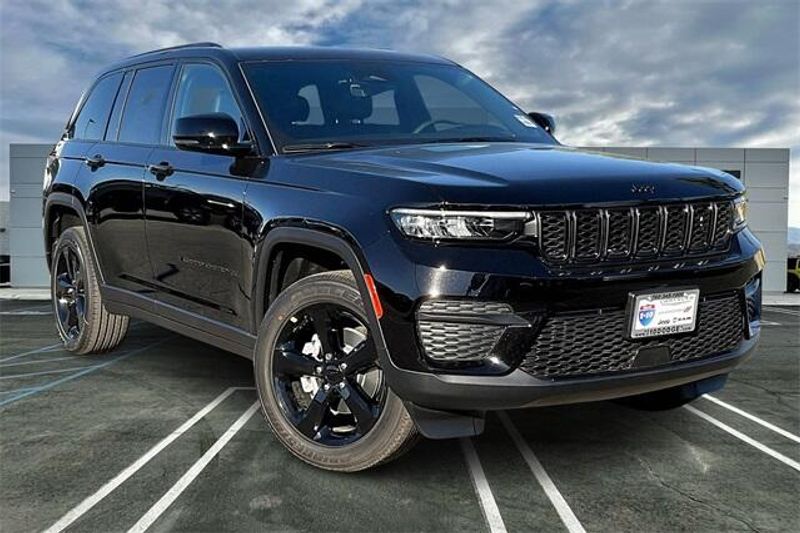 New 2025 Jeep Grand Cherokee Altitude 4x2Image 14