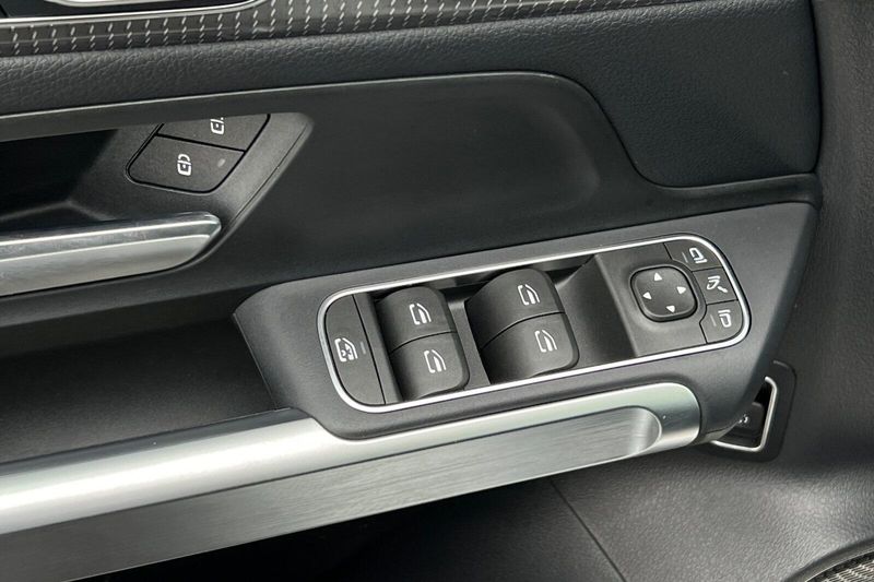 2023 Mercedes-Benz EQB 300Image 12
