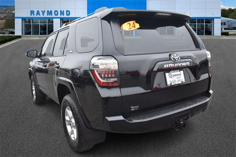 2024 Toyota 4Runner SR5Image 5