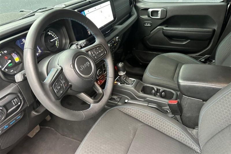 2024 Jeep Wrangler 4xe Rubicon photo 10