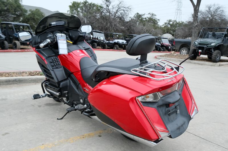 2013 Honda GOLD WING F6B DELUXE RED AND BLACKImage 6