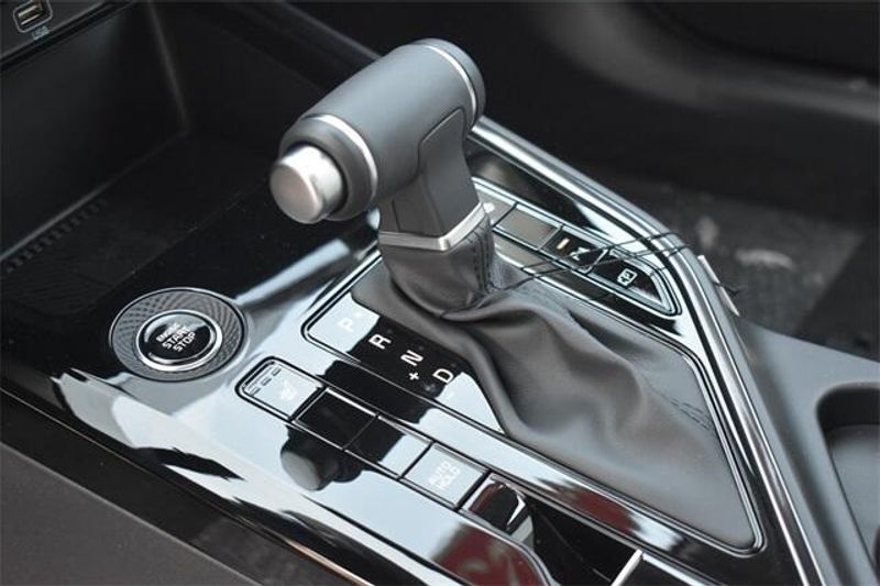 New 2025 Kia Niro EX TouringImage 24