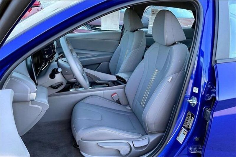 Used 2023 Hyundai Elantra SELImage 24