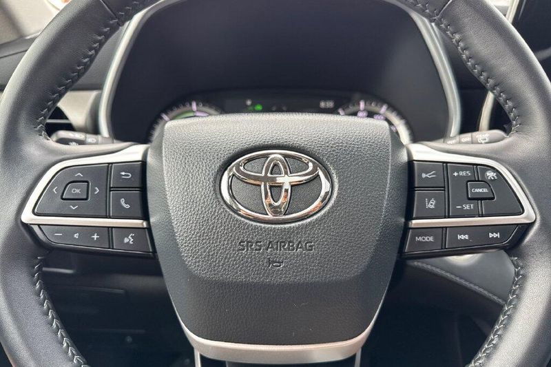 Used 2026 Toyota Highlander Hybrid XLEImage 23