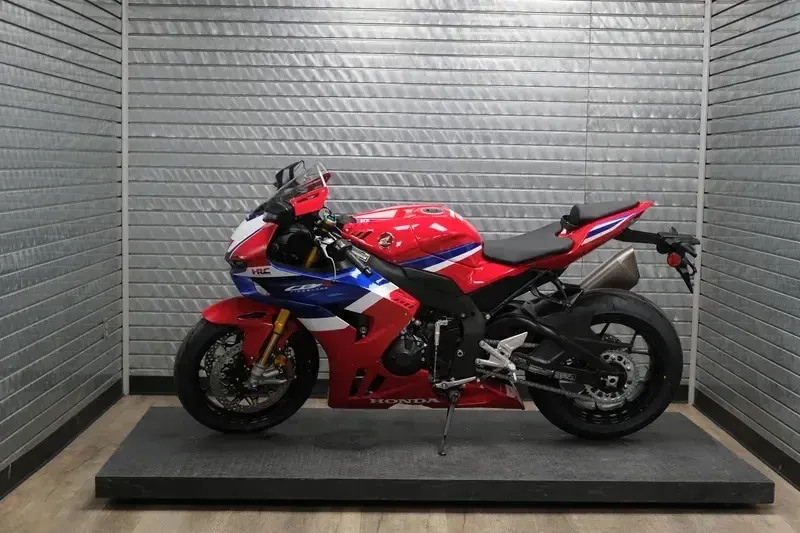 NEW 2026 HONDA CBR1000RRR FIREBLADE SP Image 6