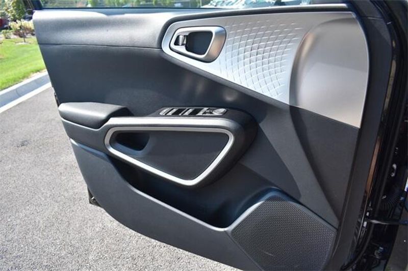 New 2025 Kia Soul LXImage 27