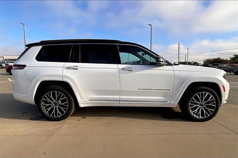 2025 Jeep Grand Cherokee L Summit Reserve 4x4Image 15