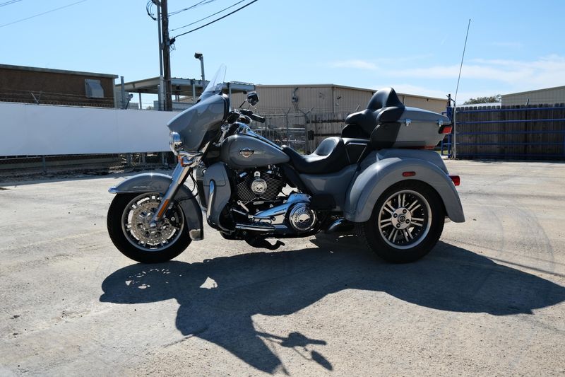 USED 2024 HARLEY TRIKE TRI GLIDE ULTRA Image 6
