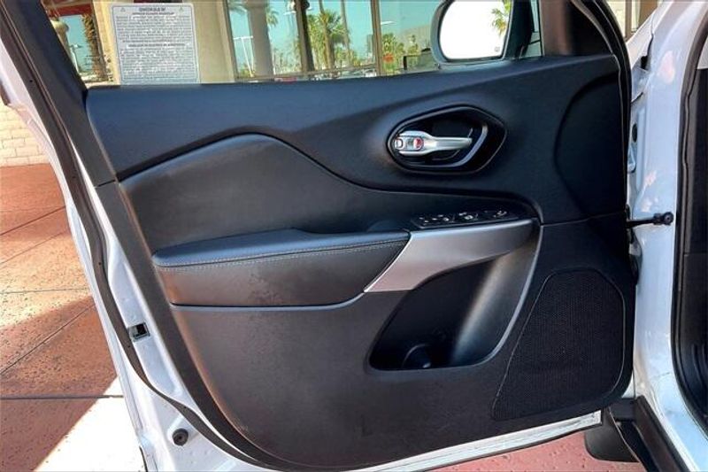 2021 Jeep Cherokee Latitude LuxImage 22