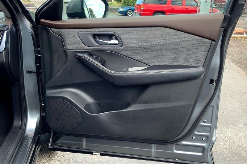 2023 Nissan Rogue SV photo 23