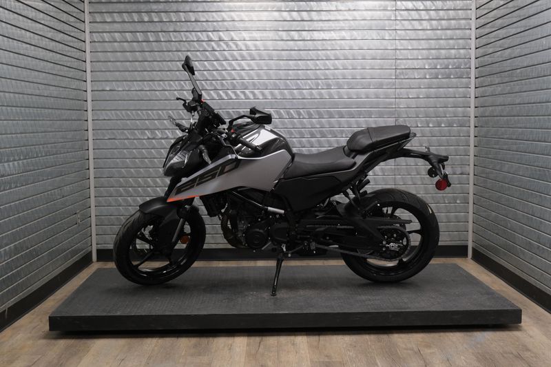 NEW 2026 KTM 250 DUKE Image 6