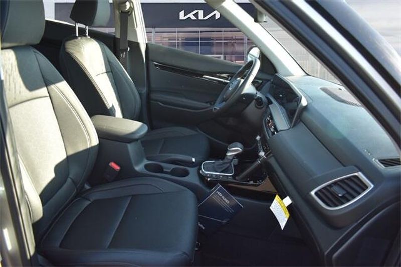 2025 Kia Seltos EXImage 12