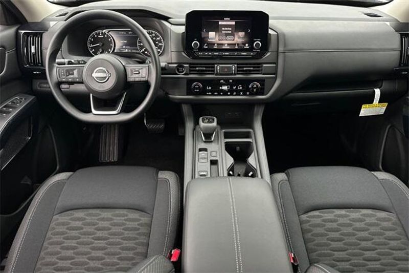 New 2025 Nissan Pathfinder SImage 10