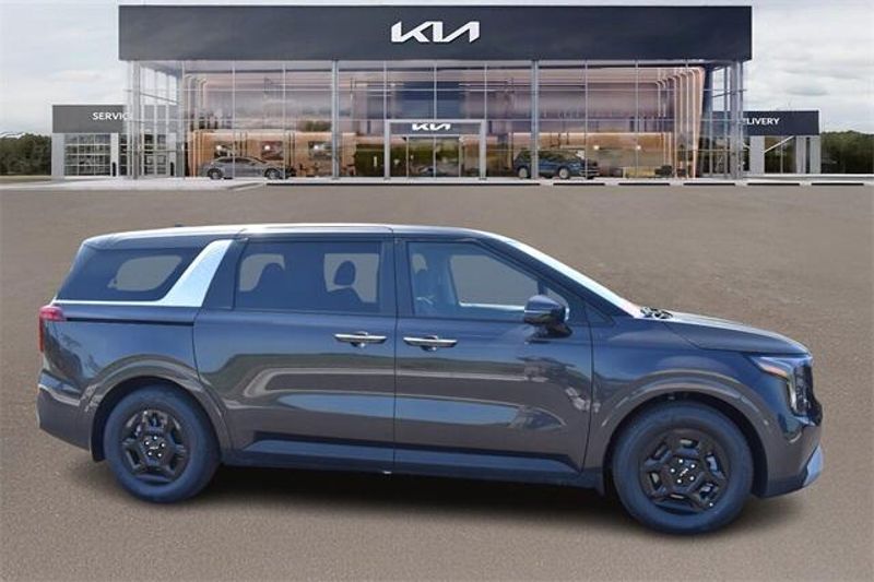 2025 Kia Carnival LXImage 2