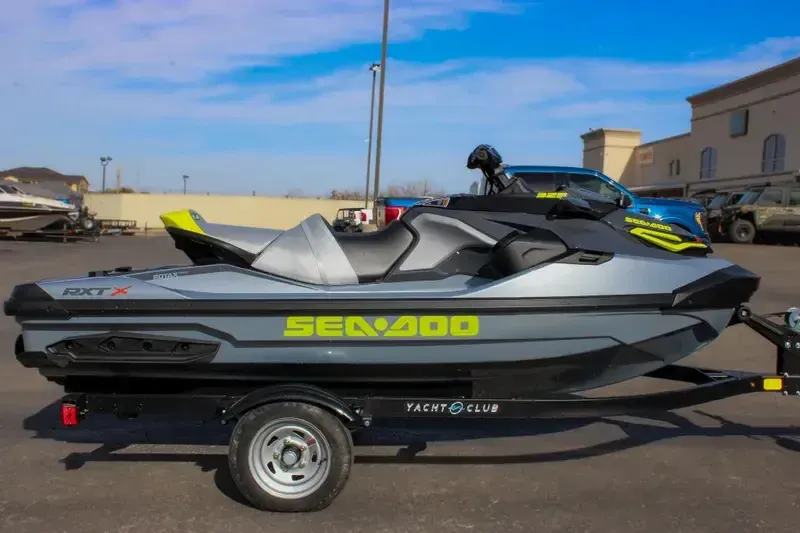 2025 SEADOO RXTX 325 WITH SOUND SYSTEM ICE METAL AND MANTA GREEN Image 8