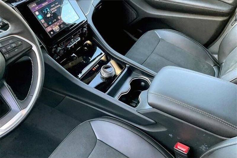 New 2025 Jeep Grand Cherokee Altitude X 4x4Image 7