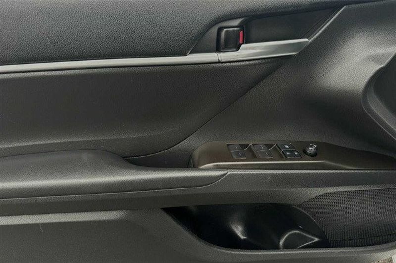 2022 Toyota Camry Image 9