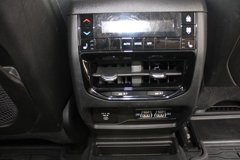 2023 Jeep Grand Cherokee L photo 24