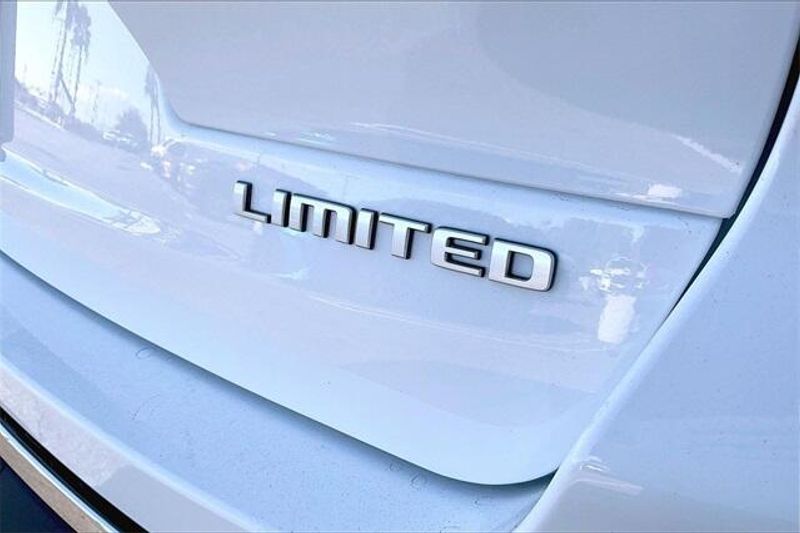 New 2025 Jeep Grand Cherokee L Limited 4x4Image 13