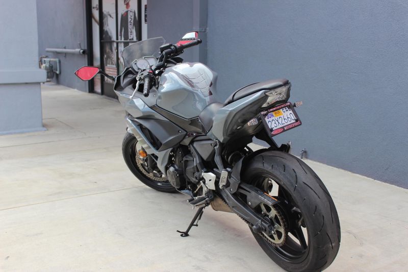 2018 Kawasaki Ninja 650 ABS Image 2