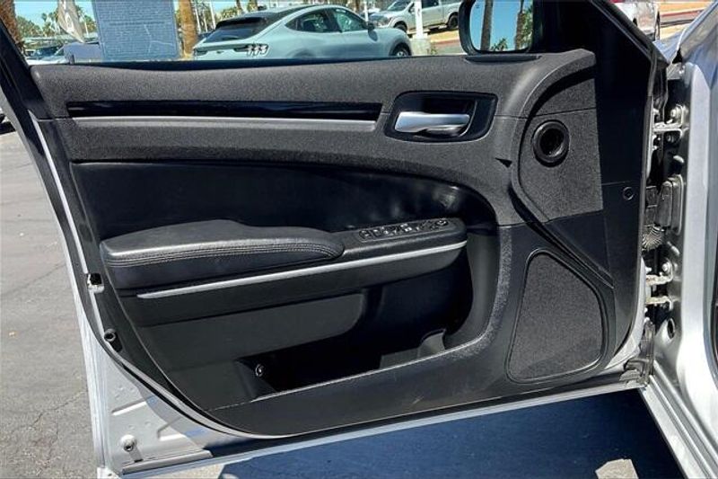 2023 Chrysler 300 TouringImage 22