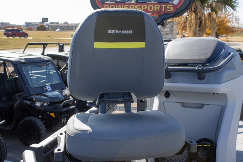 NEW 2026 SEADOO SWITCH FISH COMPACT 170HP WITH PAINTED TRAILER Image 17