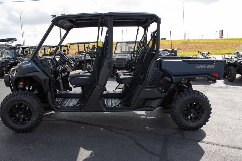 NEW 2026 CAN-AM DEFENDER MAX XT HD11 WITH 1025 INCH TOUCHSCREEN Image 6