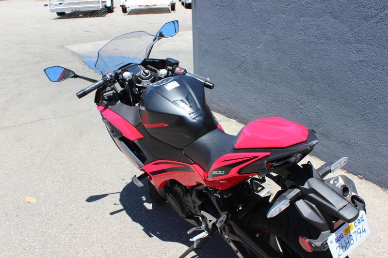 Used 2024 Kawasaki Ninja 500 SE ABS Image 3