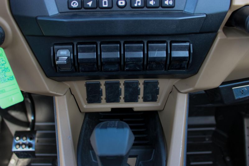 2025 Polaris RZR PRO R 4 ULTIMATE BLACK CRYSTAL AND SHADOW BRONZE Image 31