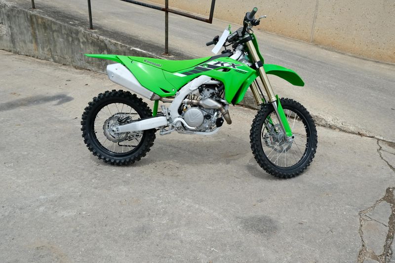 2025 Kawasaki KX450 LIME GREEN Image 2