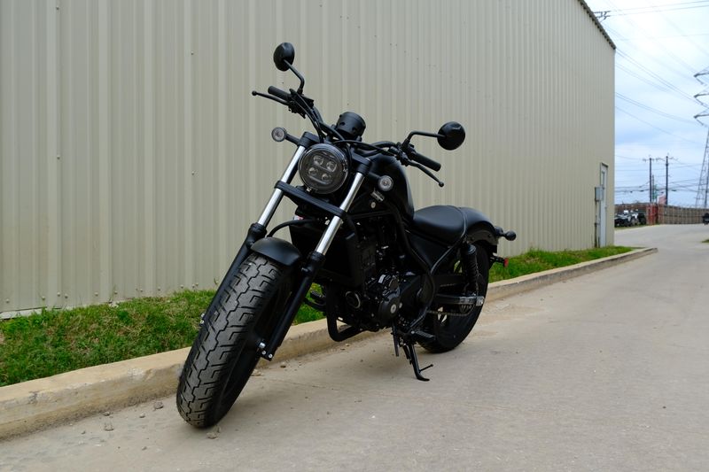 2025 Honda REBEL 300 MATTE BLACK METALLIC Image 9