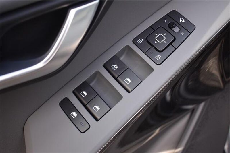 New 2025 Kia Niro EX TouringImage 21