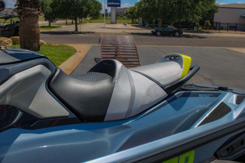 2025 SEADOO RXPX 325 WITH SOUND SYSTEM ICE METAL AND MANTA GREEN Image 23