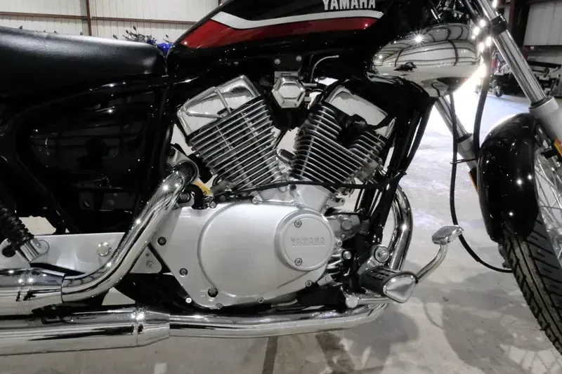 2025 Yamaha V STAR 250 RAVEN Image 6