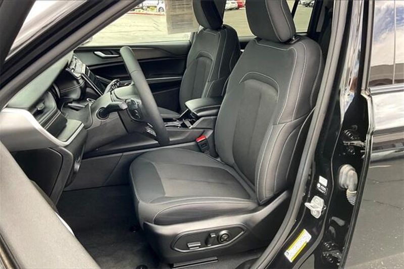 2023 Jeep Grand Cherokee LaredoImage 24